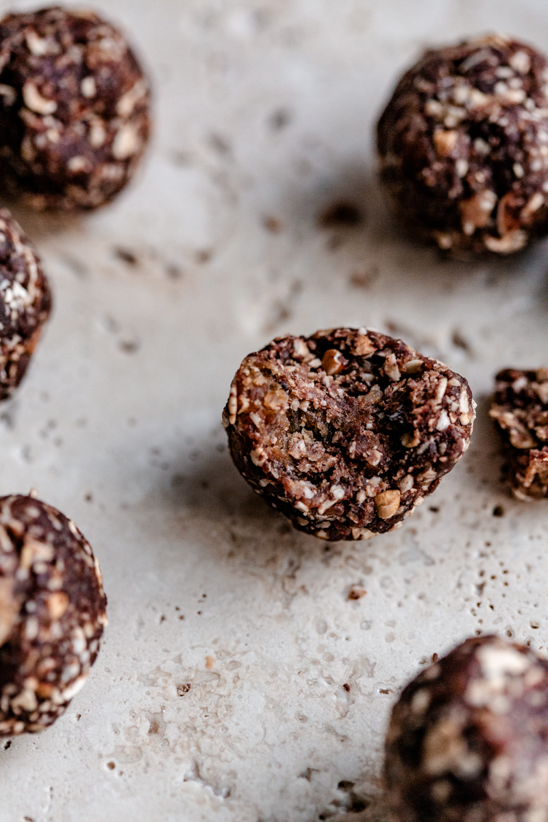 Energy balls peanut butter cacao – slowmornings