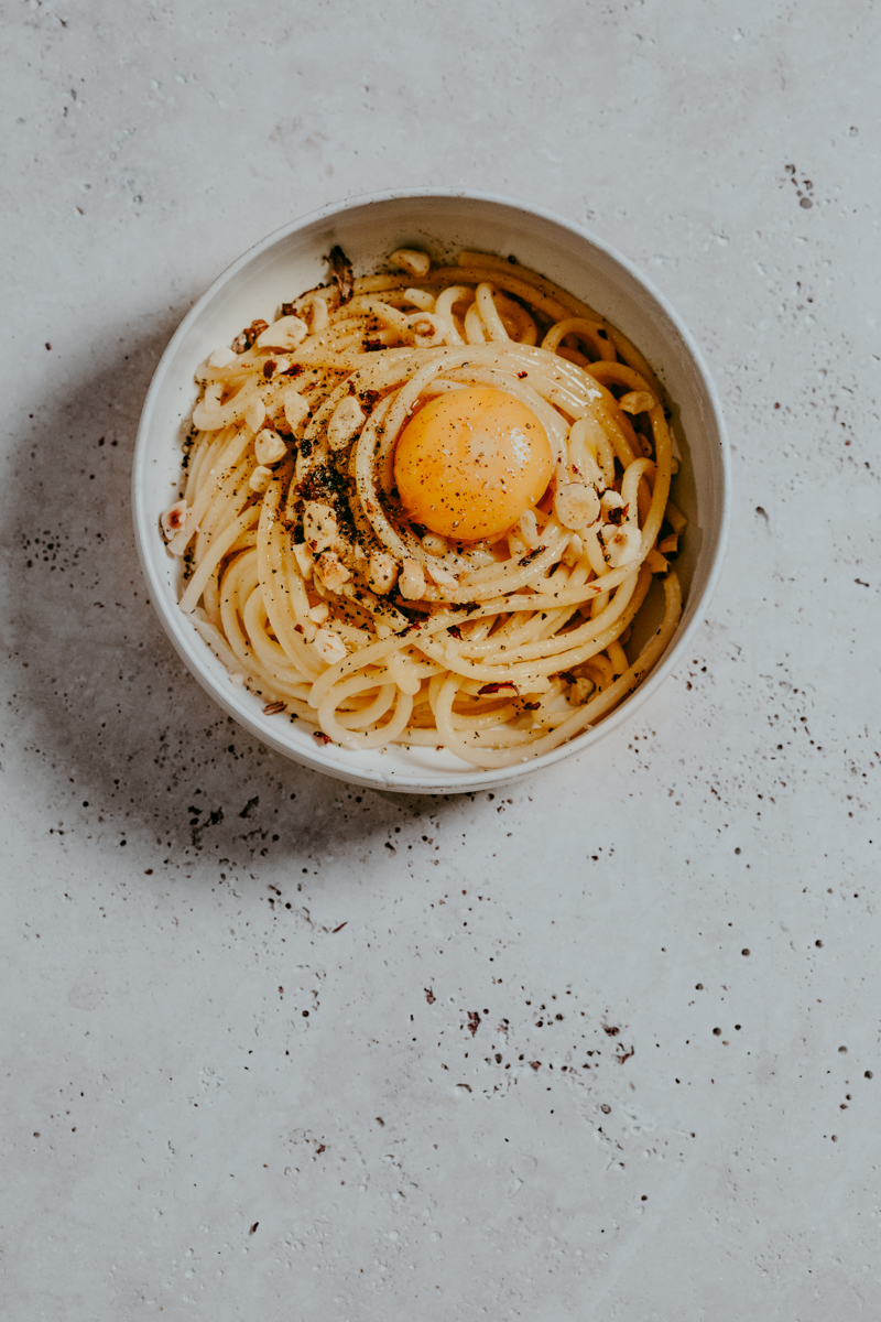 Pâtes beurre noisette et aux noisettes avec œuf confit. Plat de pâtes digne d'un retaurant italien,ultra gourmand & facile à réaliser pour épater vos amis !