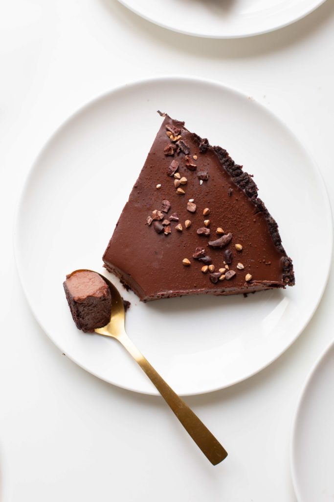 tarte tout chocolat végétalienne (vegan) gourmande et facile à réaliser qui plaira à toute la famille ! Tarte végane au chocolat, recette mllecoton, marine le berre