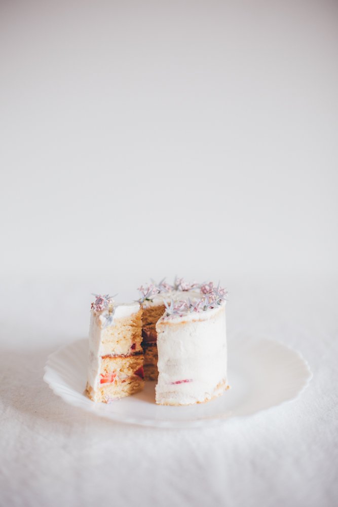 Mini layer cake fleur d'oranger, chocolat passion et fruits de saison, dessert original à offrir pour faire plaisir. layer cake format mini